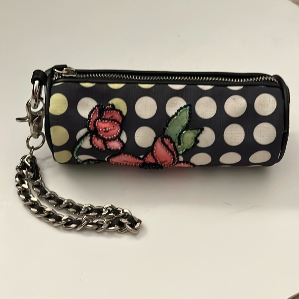 NWOT ISABELLA FIORE BARREL CLUTCH